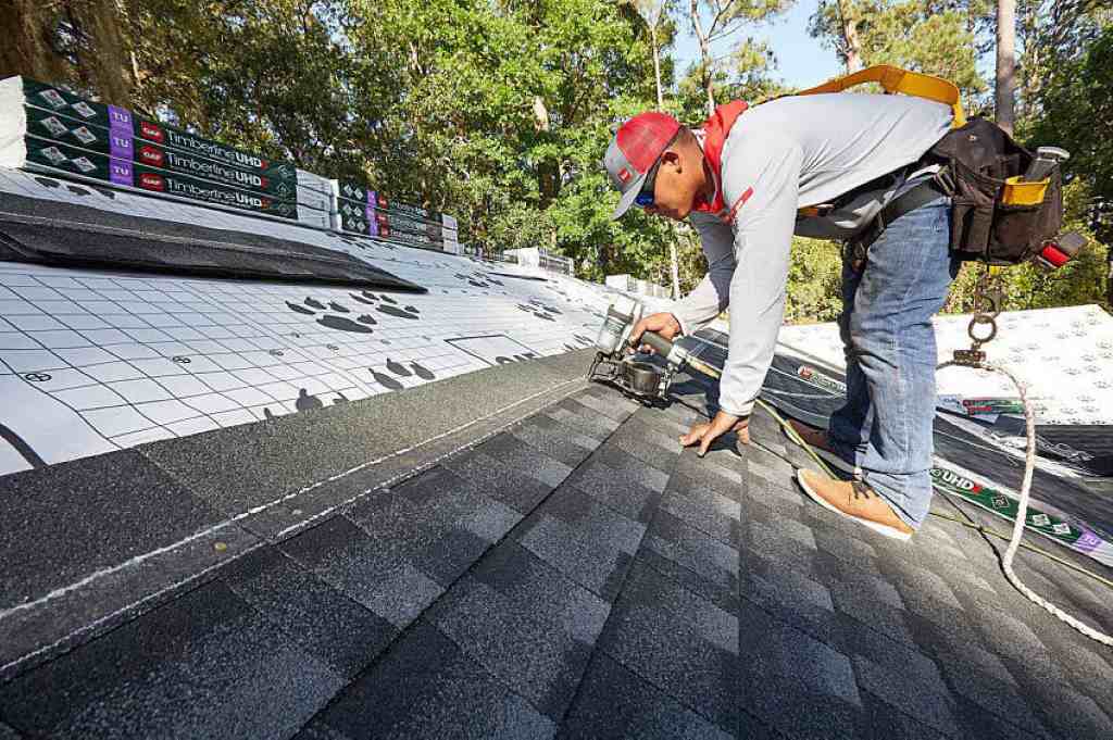 The Complete Homeowner’s Manual to Hip Roof Maintenance