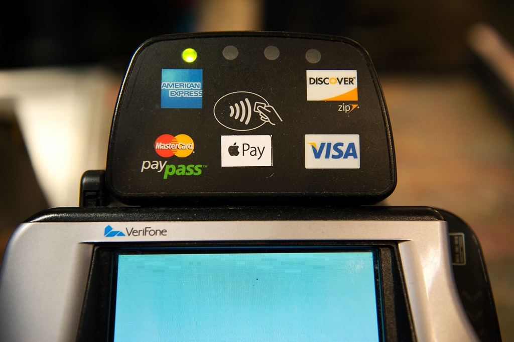 What is the difference between Apple Pay and card payment?