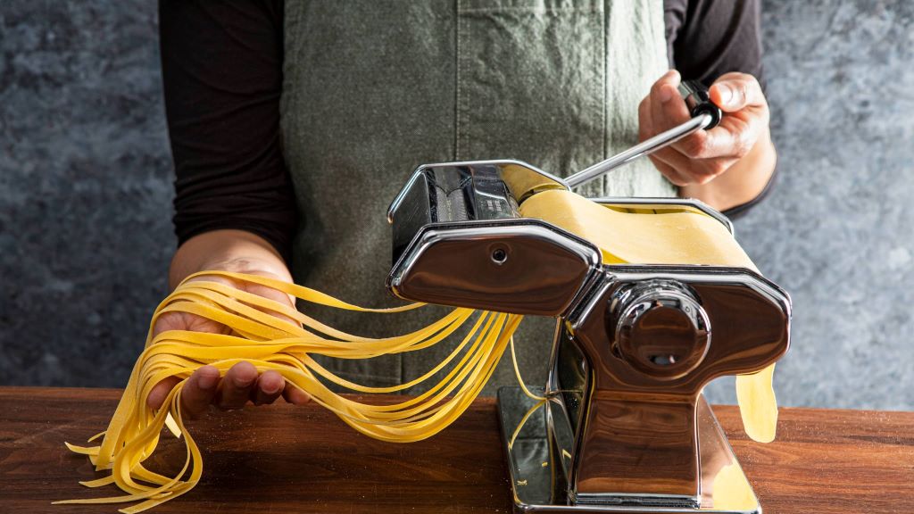 How can you make sure that pasta dough will roll out easily in a pasta machine