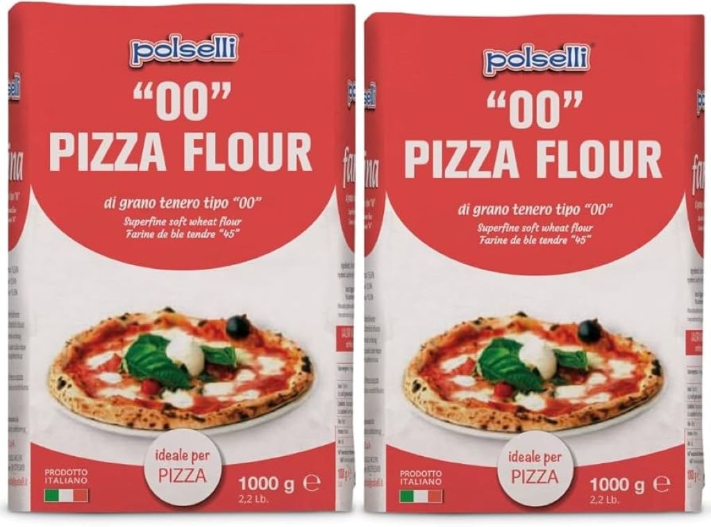 Freshly baked Neapolitan pizza made with Polselli 00 flour, showing a golden, airy crust.